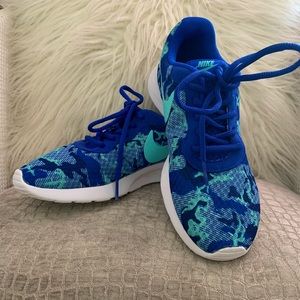 Women’s Nike sneakers - blue camo print
